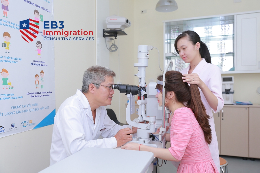 Thi bằng lái xe ở Mỹ bắt đầu với bước kiểm tra thị lực miễn phí tại DMV