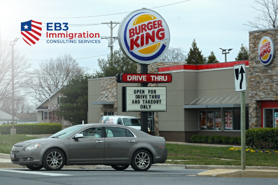 Người định cư EB3 lái xe ở Mỹ cần tuân thủ quyền ưu tiên, tốc độ, luật DUI và mua bảo hiểm bắt buộc